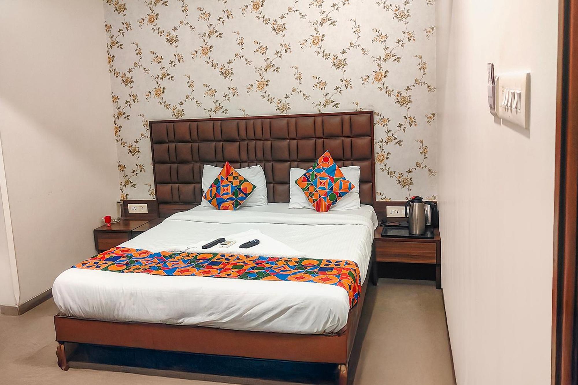 Fabhotel Landmark Residency - Nr Midc Turbhe Turambhe Buitenkant foto
